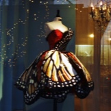 Gabi ng butterfly na damit ni Lily Yong