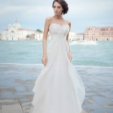 Empire wedding dress mula sa koleksyon ng Gabbiano Venice