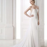Kasal damit mula sa koleksyon ng FASHION sa pamamagitan ng Pronovias