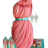 Peach dress na may berdeng accessories