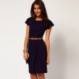 Cotton dress na may sleeves-wings para sa figure Pear (triangle)