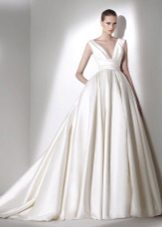 Kasal damit mula sa Elie Saab napakaganda