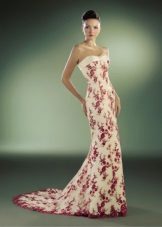 Mermaid wedding dress na may mga pulang bulaklak