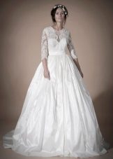 Sarado lush dress sa kasal