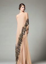 Gabi na beige sa istilong Empire na may itim na pattern