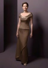 Chocolate evening dress para sa mga kababaihan 50 taon