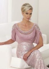 Pastel evening dress para sa ina ng lalaking ikakasal