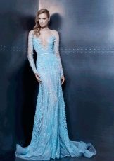 Floor-length na sutla na damit sa gabi