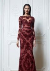 Gabi na damit na may burgundy sleeves