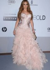 Si Jennifer Lopez sa isang damit ng gabi mula kay Roberto Cavalli
