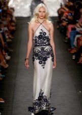 Ang mga panggabing dresses mula kay Naeem Khan ay puti at itim