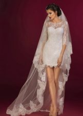 Isinara ang damit na pangkasal mini lace