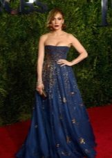 Jenifer Lopez blue evening dress na may burda