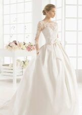 Mermaid wedding dress na may closed balikat