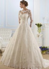 Kasal damit na may saradong leeg mula sa koleksyon ROMANCE mula sa Naviblue Bridal