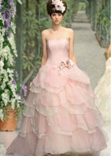Kasal sa estilo ng isang prinsesa rosas