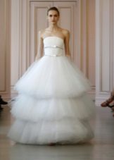 Kasal damit na may tiered palda 2016 sa pamamagitan ng Oscar de la Renta