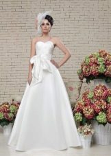A-silhouette wedding dress mula sa Love & Lacky collection