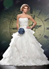 Kasal damit mula sa Bridal Collection 2014 na may frill