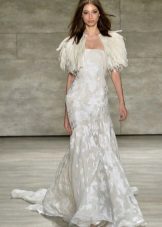 White evening dress na may feathers 2016