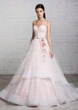 Pink na damit ng kasal sa pamamagitan ng Romanova