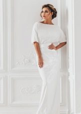 Straight Sarado Wedding Dress na may Sleeves