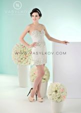 Maikling damit na pangkasal mula sa Vasilkova na may mga rhinestones