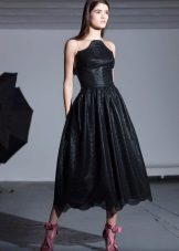 Black midi wedding dress para sa isang gala gabi