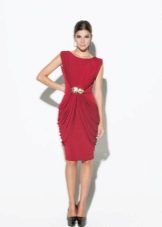 Red evening dress para sa bagong taon