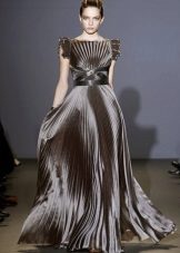 Gabi na damit na may draping sa bodice