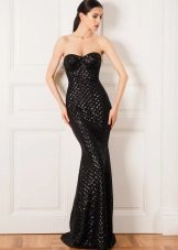 Black evening dress case sa sahig
