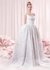 Kasal sa isang istilong retro na may crinoline