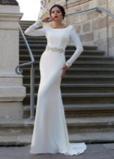 Mermaid wedding dress na may lace belt