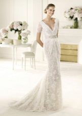 Kasal damit mula sa koleksyon MANUEL MOTA mula sa Pronovias na may malalim na neckline