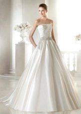 Ang G-lined Wedding Dress na A-Line ng San Patrick