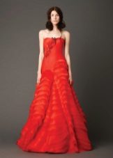 Red wedding dress ni Vera Wong a-silweta