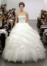 White dress sa kasal mula sa Vera Wong 2013
