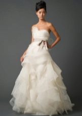 Wedding dress ni Vera Wong mula sa 2011 collection na may color belt