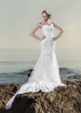 Ang damit ng kasalan ni Anne-Mariee mula sa 2014 collection na may tren