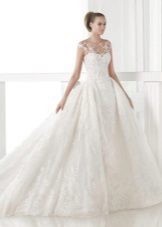 Napakaganda ng puting damit ng kasal mula sa Pronovias