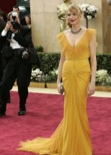 Blonde sa mustard dress
