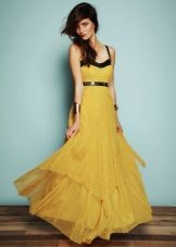 Mustard dress na may itim na trim
