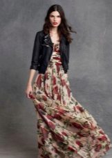 Jacket sa ilalim ng isang chiffon dress