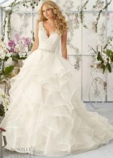 Kasal damit mula sa tatak Mori Lee multi-layered