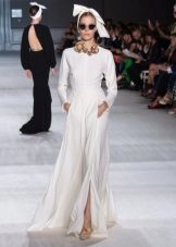 Kasal damit mula sa Giambattista Valli na may sleeves