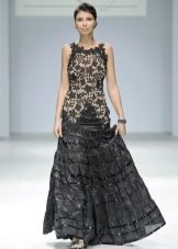 Malambot na itim na damit na may knitted bodice