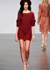 burgundy niniting na damit