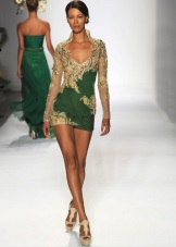 Green dress na may kasamang kulay ng ginto