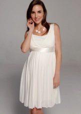 Magdamit na may mataas na baywang sa maikling maternity