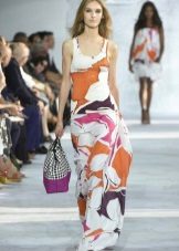 May kulay na sundress